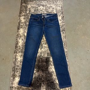 Women’s Levi’s jeans size 27